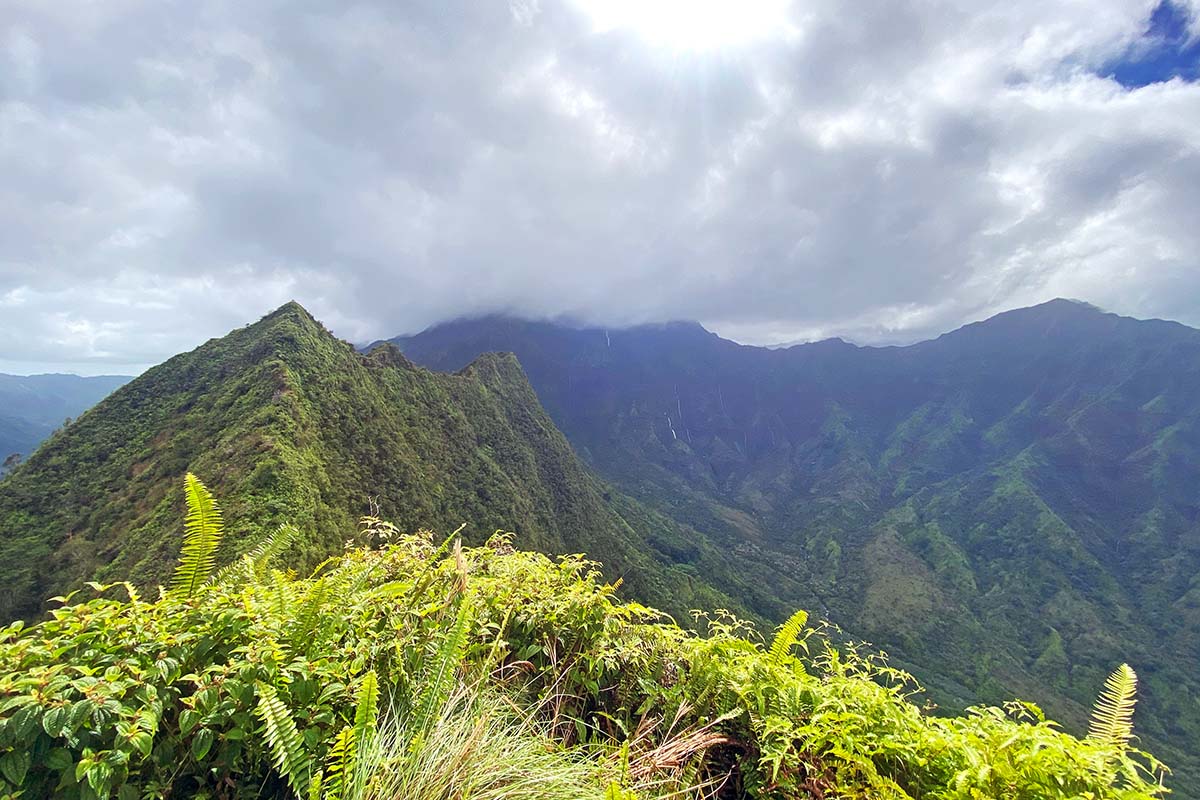 Wai’oli amphitheater from Hihimanu Ridge (Kaua'i)